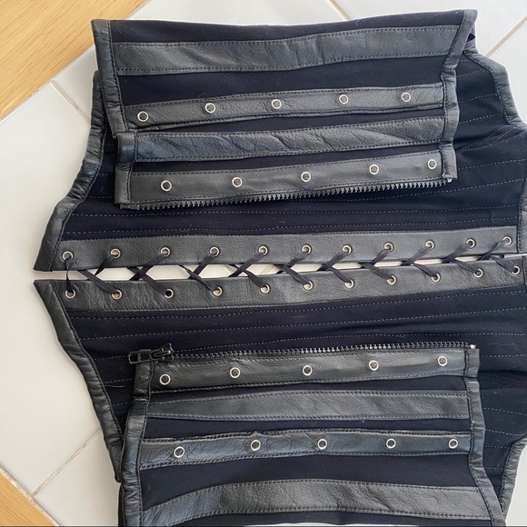 Black Leather lace-up Bodice - Picture 5 of 6